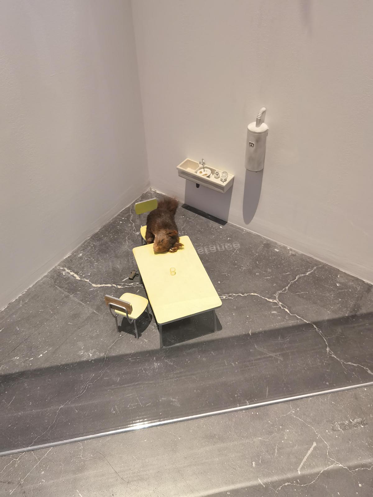 images/art/2021-12-19 莫瑞吉奥卡特兰 最后的审判/21.jpg